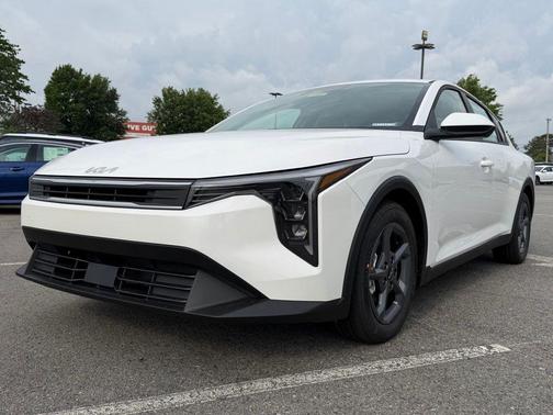 Snow White Pearl 2026 Kia K4 LXS