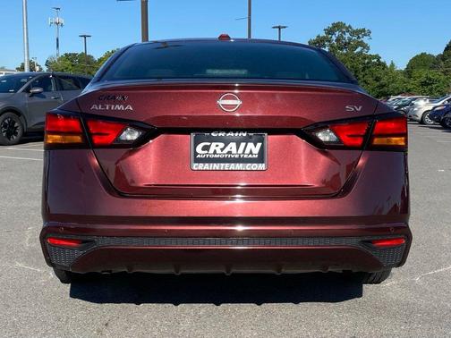 Garnet Pearl Me 2024 Nissan Altima 2.5 SV