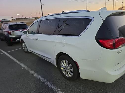 2018 Chrysler Pacifica Touring-L Plus