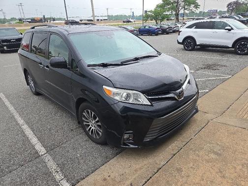 Midnight Black Metallic 2019 Toyota Sienna XLE