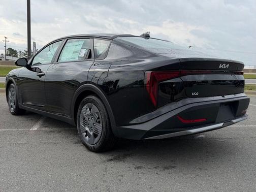 Aurora Black Pearl 2026 Kia K4 LX