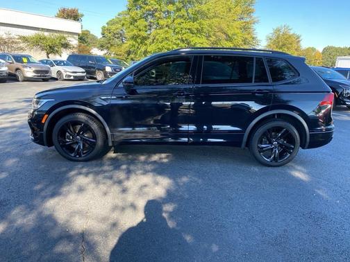 2023 Volkswagen Tiguan 2.0T SE R-Line Black