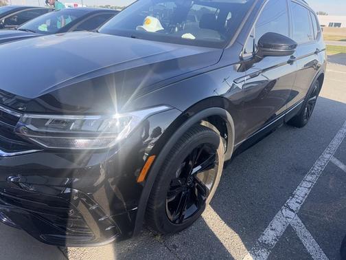 2023 Volkswagen Tiguan 2.0T SE R-Line Black