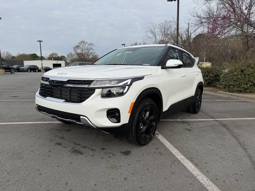 Snow White Pearl 2026 Kia Seltos EX