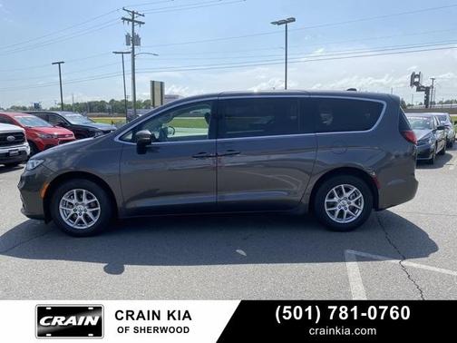 2023 Chrysler Pacifica Touring-L
