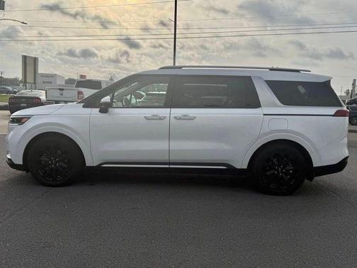 Snow White Pearl 2024 Kia Carnival SX