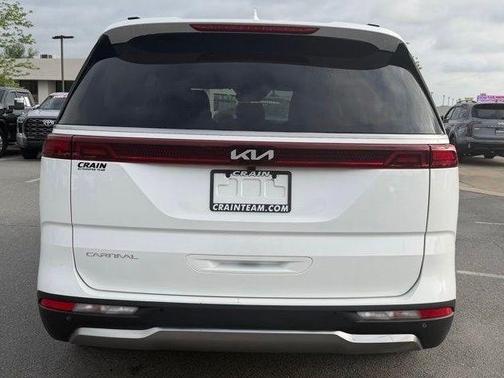 Snow White Pearl 2024 Kia Carnival SX