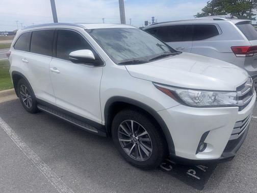 Blizzard Pearl 2019 Toyota Highlander XLE