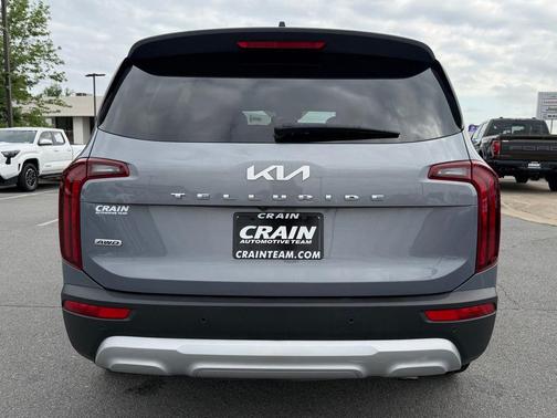Everlasting Silver 2022 Kia Telluride LX