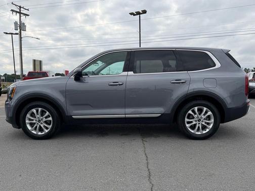 Everlasting Silver 2022 Kia Telluride LX