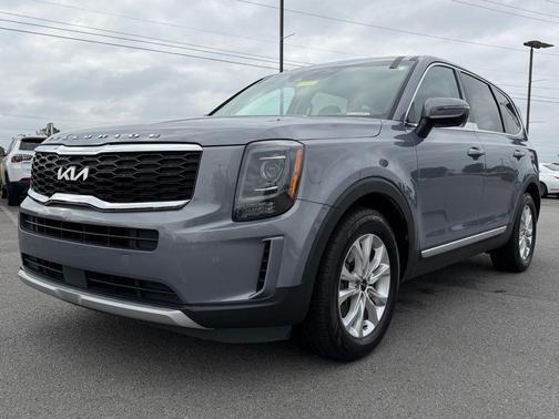 Everlasting Silver 2022 Kia Telluride LX