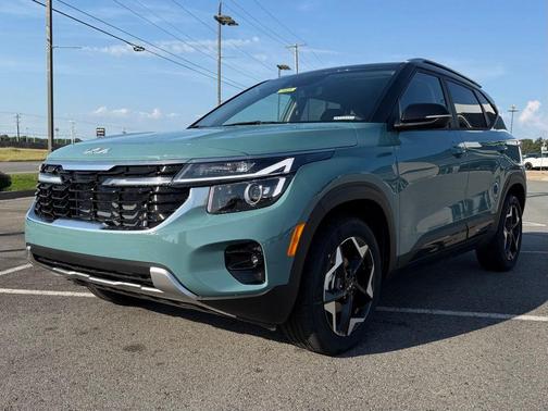 Blue / Black 2026 Kia Seltos S