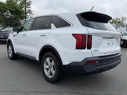 Glacial White Pearl 2022 Kia Sorento LX
