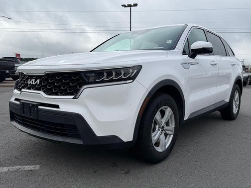 Glacial White Pearl 2022 Kia Sorento LX