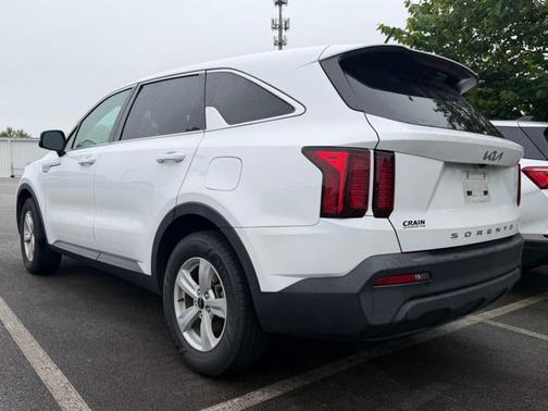Glacial White Pearl 2022 Kia Sorento LX