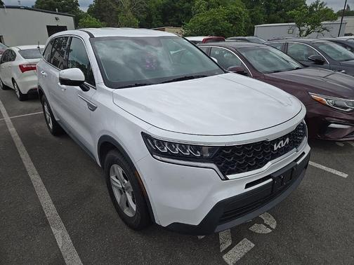 Glacial White Pearl 2022 Kia Sorento LX