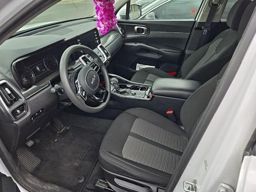 Glacial White Pearl 2022 Kia Sorento LX