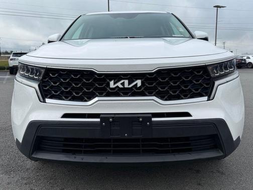Glacial White Pearl 2022 Kia Sorento LX