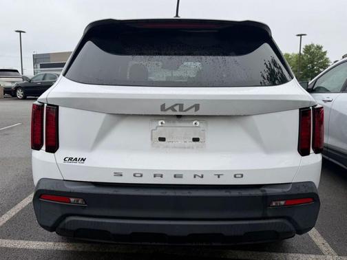 Glacial White Pearl 2022 Kia Sorento LX