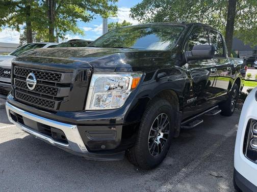 Black 2021 Nissan Titan SV
