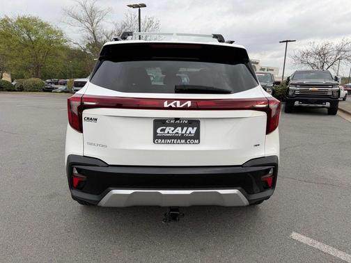 Snow White Pearl 2024 Kia Seltos EX