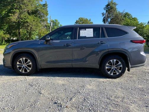 Magnetic Gray Metallic 2023 Toyota Highlander XLE