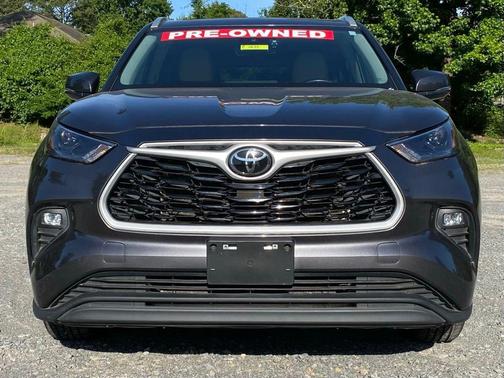 Magnetic Gray Metallic 2023 Toyota Highlander XLE