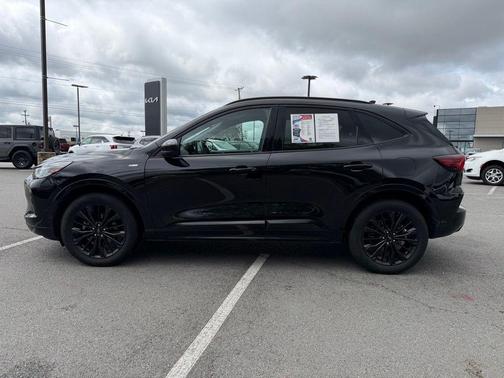 Agate Black Metallic 2024 Ford Escape ST-Line Elite