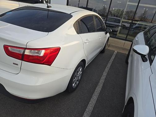 Clear White 2016 Kia Rio LX