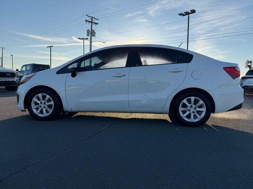 Clear White 2016 Kia Rio LX
