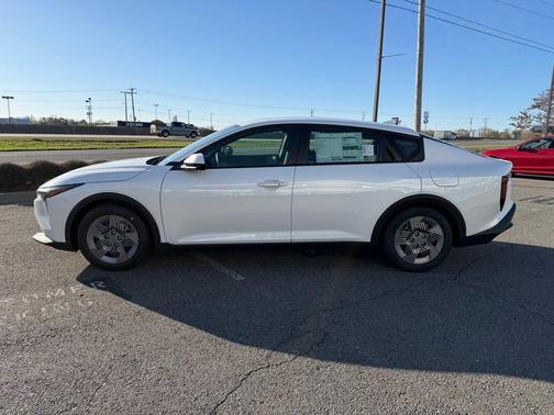 Snow White Pearl 2026 Kia K4 LX