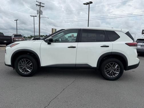 Glacier White 2024 Nissan Rogue S