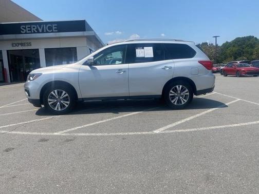 2019 Nissan Pathfinder SV