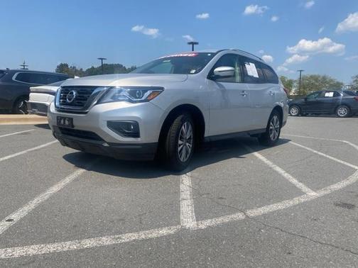 2019 Nissan Pathfinder SV