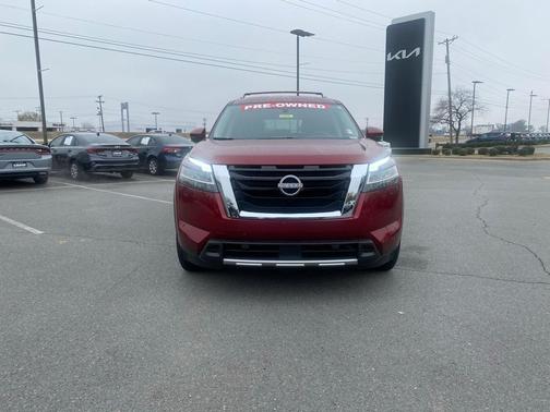 2024 Nissan Pathfinder SL