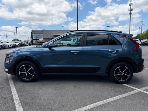 Mineral Blue 2025 Kia Niro SX