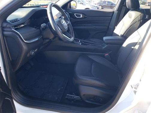 Photo 3 of 25 of 2022 Jeep Compass Limited
