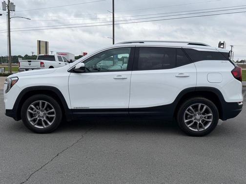 Summit White 2024 GMC Terrain SLT