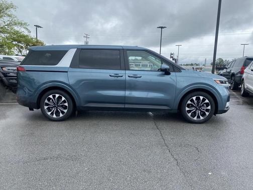 2024 Kia Carnival EX