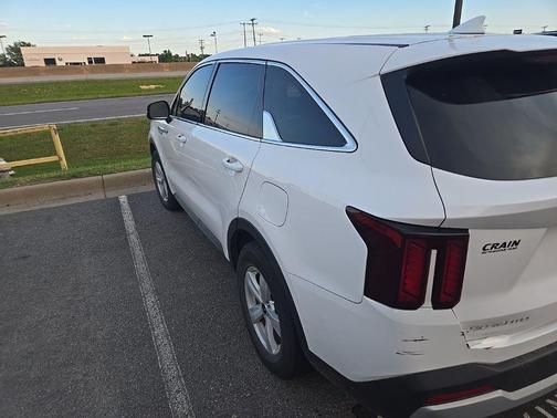 Glacial White Pearl 2025 Kia Sorento LX
