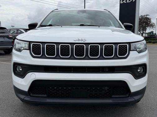 Bright White Clearcoat 2024 Jeep Compass Latitude