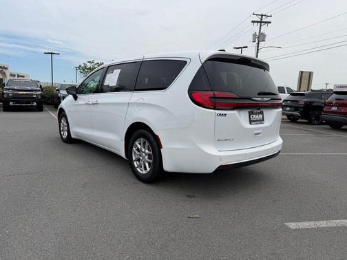 Bright White Clearcoat 2026 Chrysler Pacifica Select