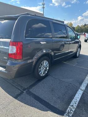 2015 Chrysler Town & Country Touring-L