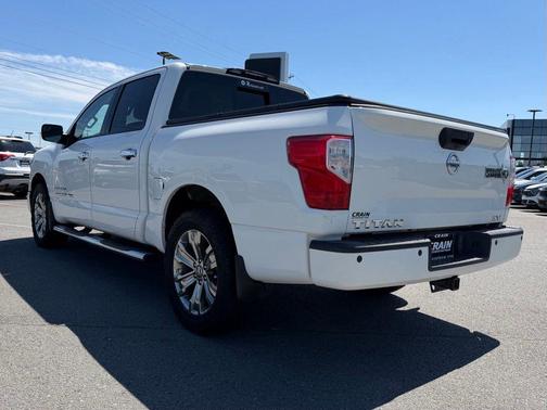 Glacier White 2018 Nissan Titan SV