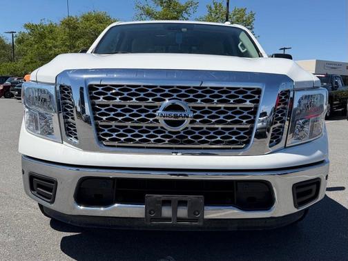 Glacier White 2018 Nissan Titan SV