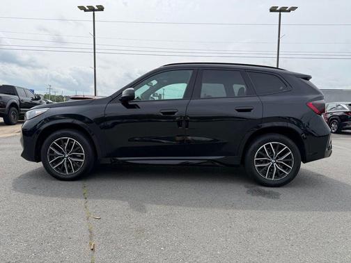 Black Sapphire Metallic 2025 BMW X1 xDrive28i