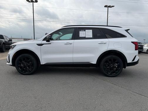 Glacial White Pearl 2023 Kia Sorento SX