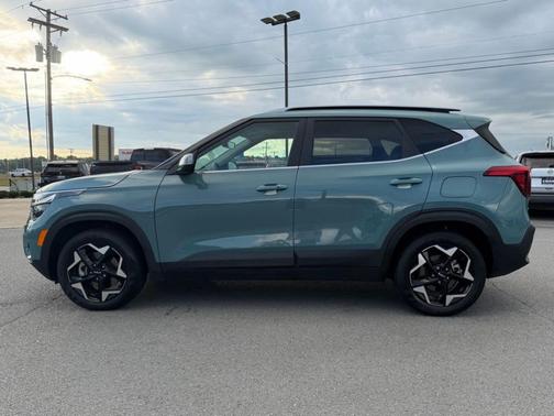 Blue 2024 Kia Seltos EX