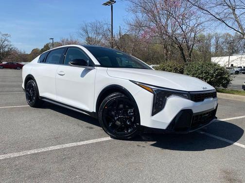 Snow White Pearl 2026 Kia K4 GT-LINE