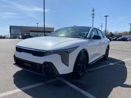 Snow White Pearl 2026 Kia K4 GT-LINE